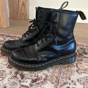 Women’s Dr. Marten’s Smooth Learher Lace Up Boots